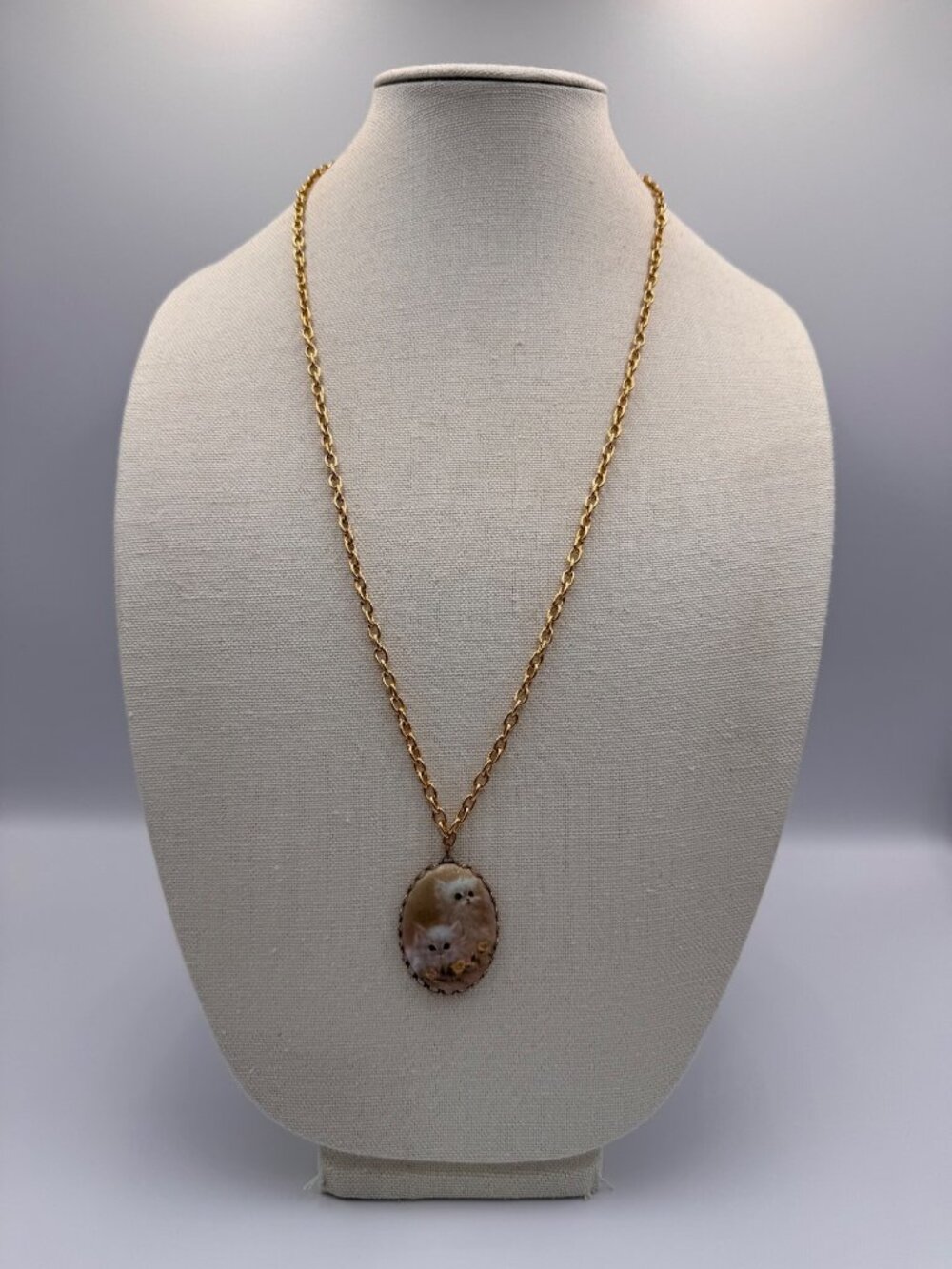 Kitten Cat Portrait Acrylic Cameo Pendant Necklace Gold Tone 30” Vintage Style